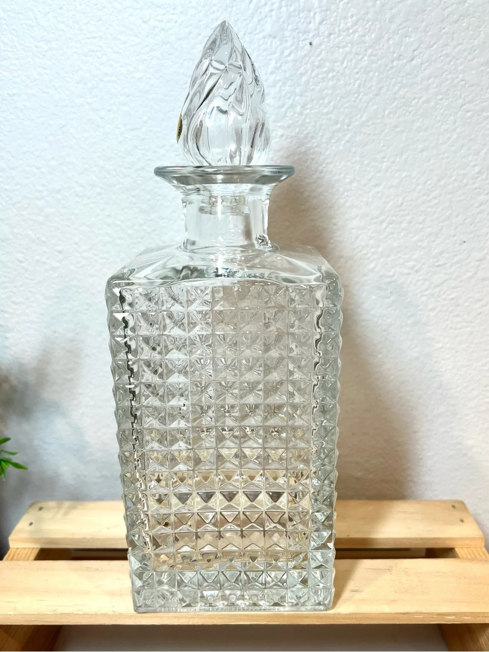 Luigi Bormioli Mixology 26.5 oz Elixir Decanter w Mismatched Flame Stopper